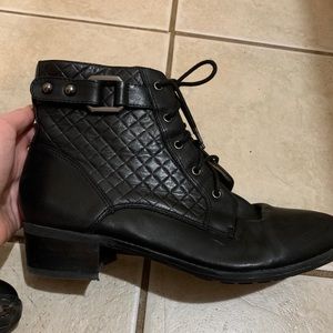 Black Isaac mizrahi  zip up short boots